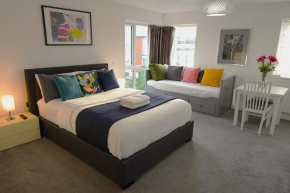 Luxury Rooms - Pick a Room - Free Parking & Kitchen Access, Near Etihad Stadium, The Coop Live & Piccadilly Station, Manchester